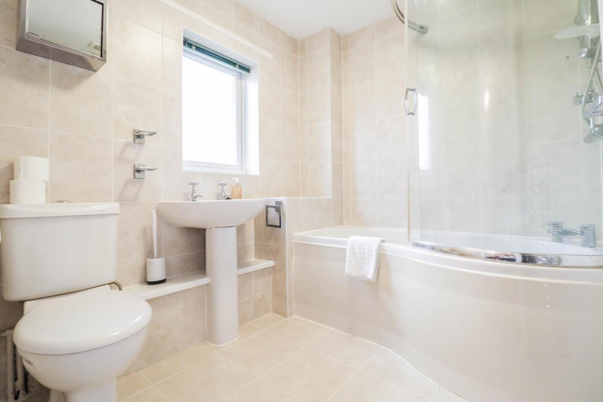 Bright And Spacious Contractor House L Parking! Borehamwood Exterior photo
